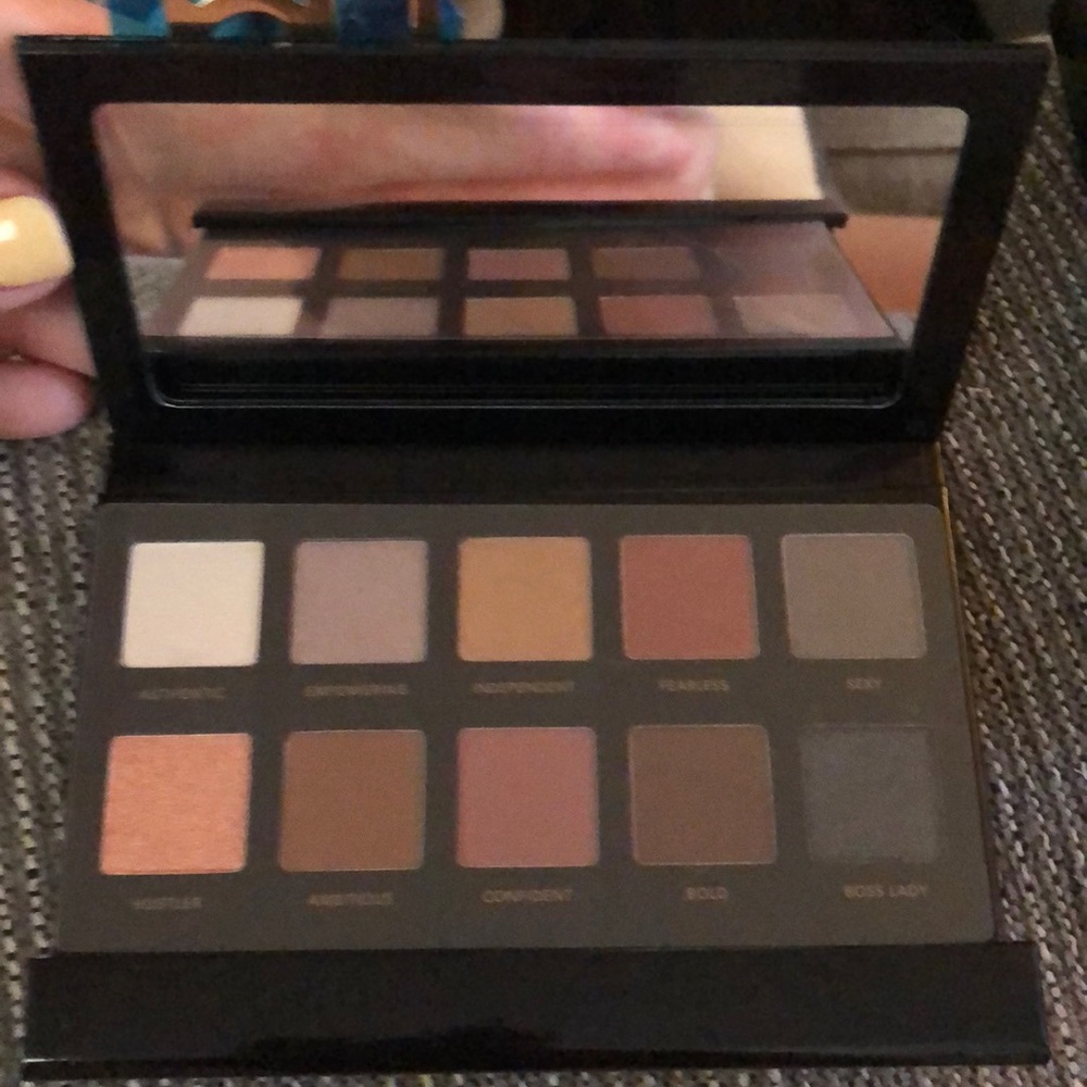 ISH 10 shade eyeshadow palette